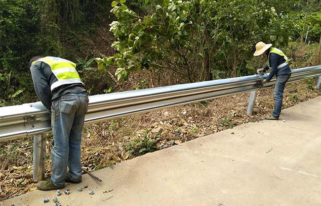 德阳高速公路护栏的定期维护与保养