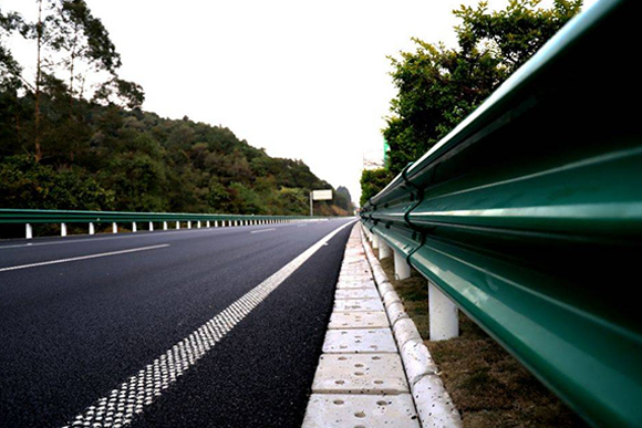 德阳高速公路护栏的常用类型